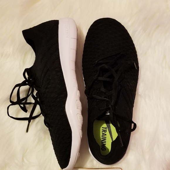 NWT Nike Free TR Flyknit 2 Running Kicks In Women - Picture 4 of 8